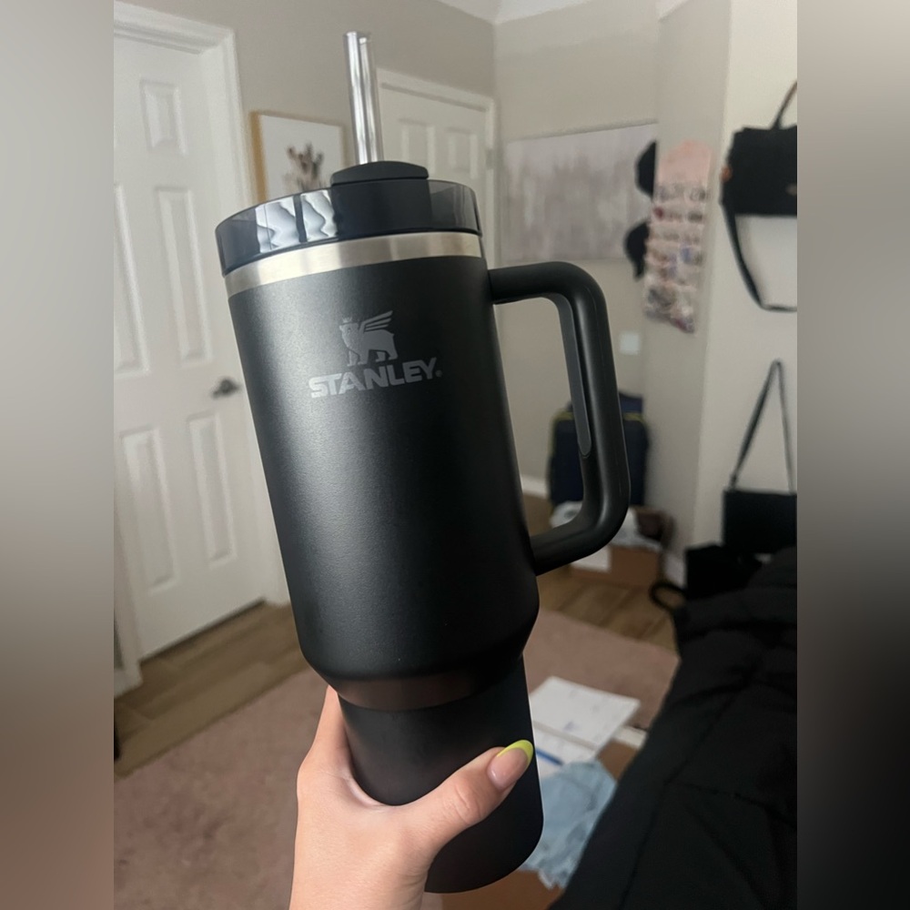 Stanley 40oz Tumbler in Black Version 1.0 🖤